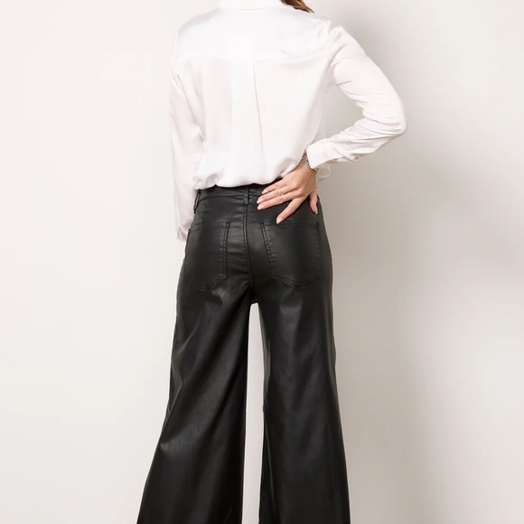Kut from the Kloth Goldie High Rise Super Flare Black Wide-Leg coated pants - Picture 2 of 10